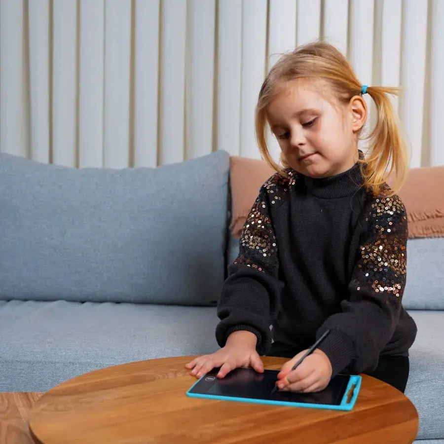 LCD tegnetablet til børn i lyseblå med medfølgende tegnepen