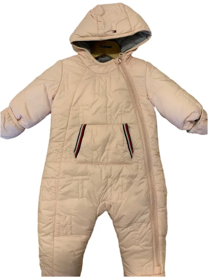 Tommy Hilfiger lyserød snowsuit-flyverdragt til baby