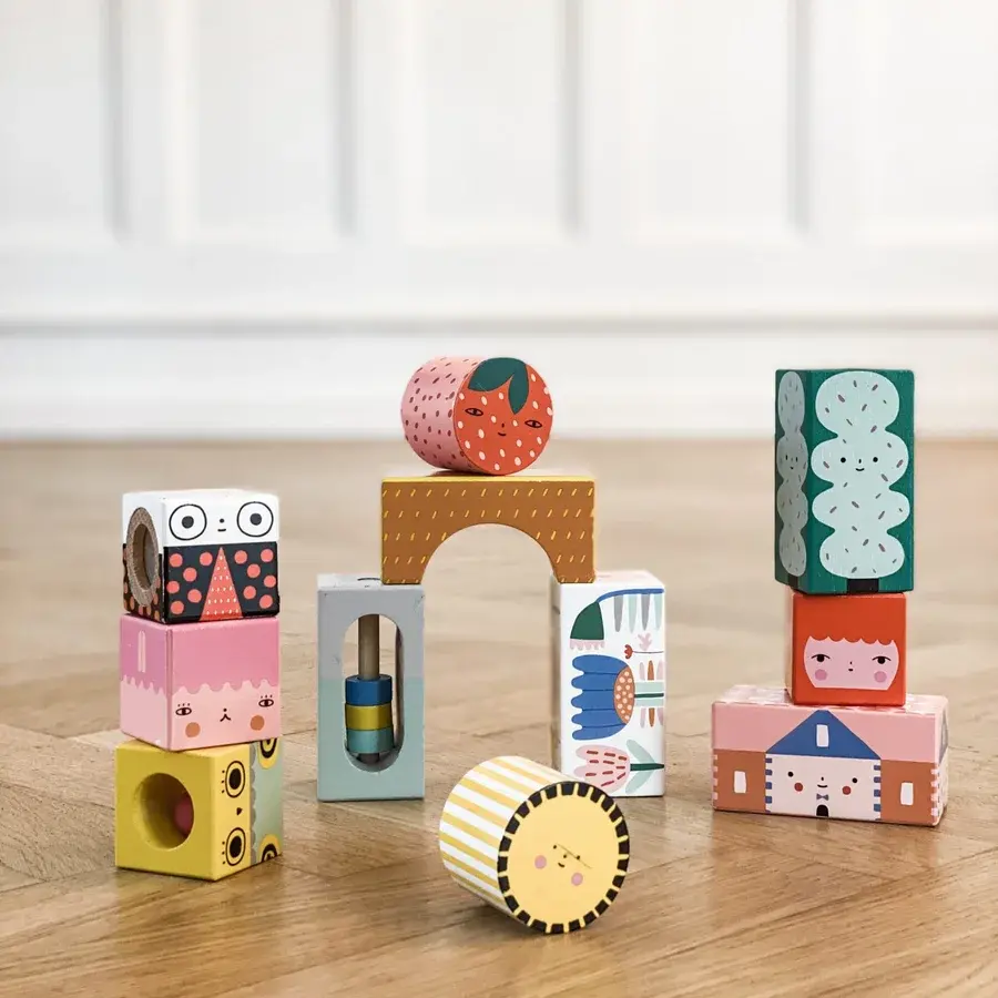 Vilac klodser med lyd designet af Suzy Ultman i farverigt træ